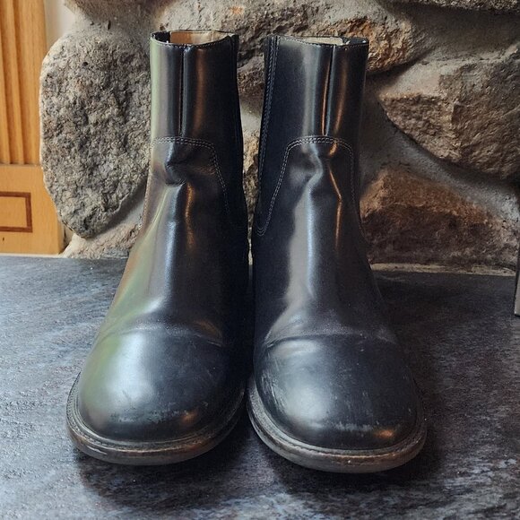 L.L. Bean Black Leather Rounded Toe Slip-On Boots Size 8.5M - Picture 5 of 15